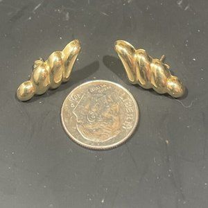 Earrings 14 Karat Yellow Geometric Shaped Posts Ridged .8 Grams Gold Marked